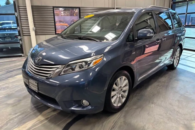 2017 Toyota Sienna Limited photo 1
