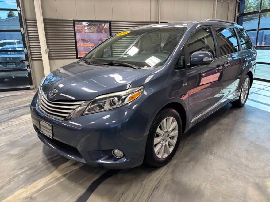 2017 Toyota Sienna Limited photo 1