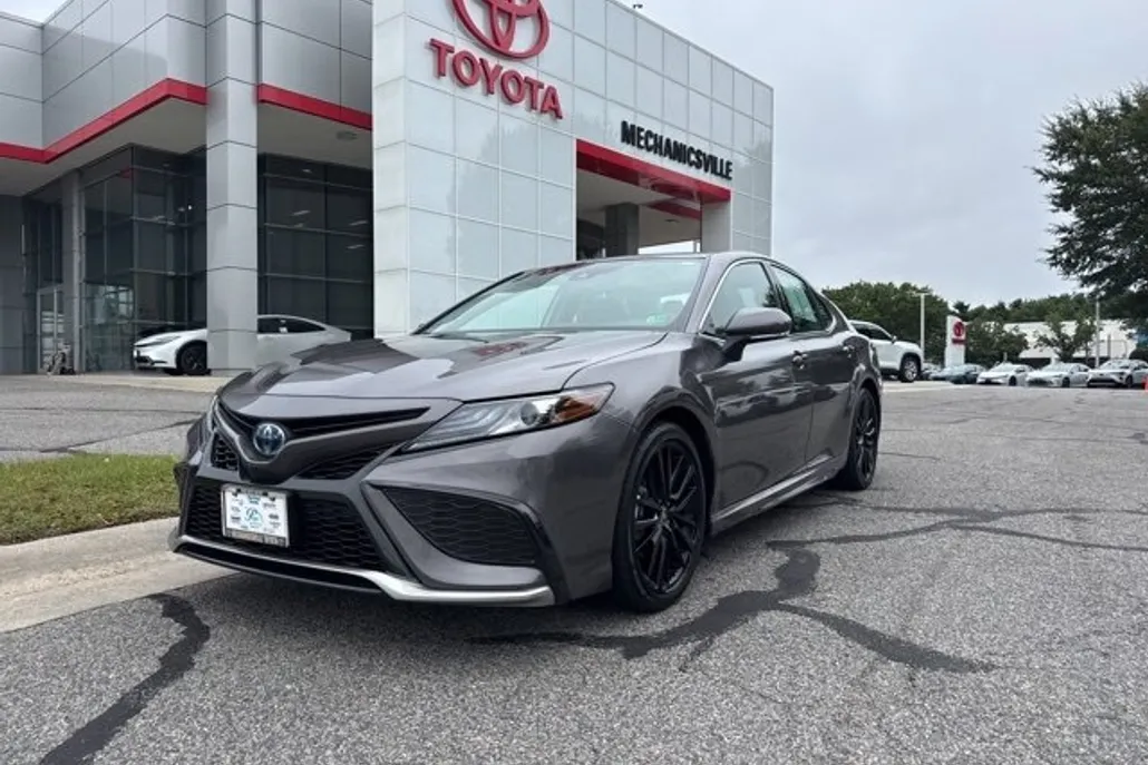 2024 Toyota Camry Hybrid XSE photo 1