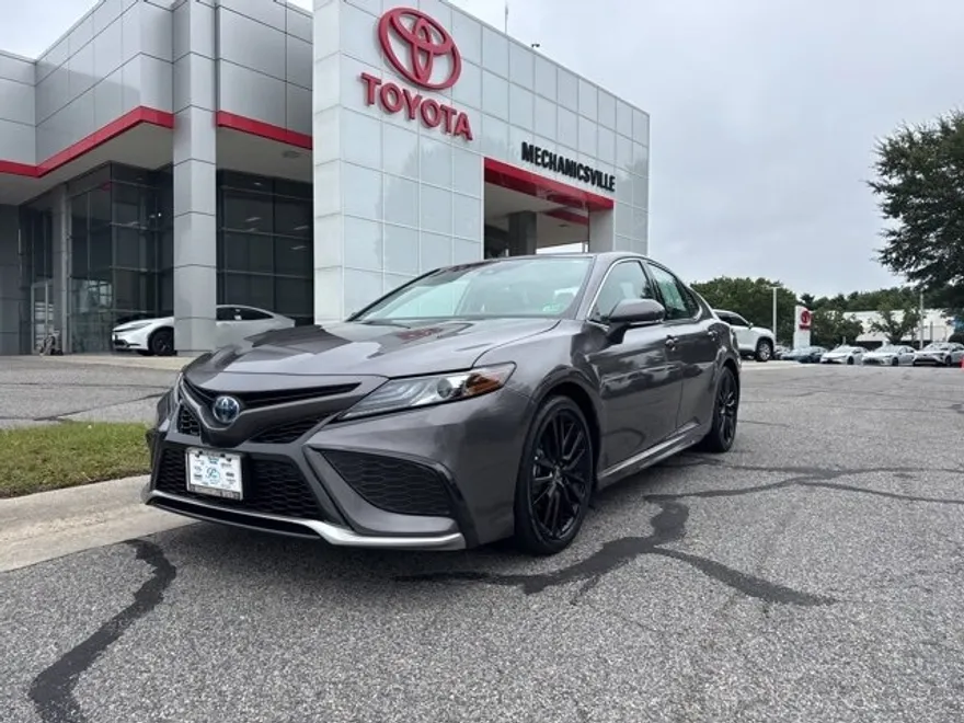 2024 Toyota Camry Hybrid XSE photo 1