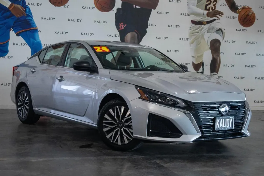 2024 Nissan Altima photo 1