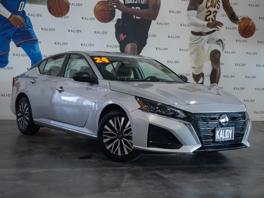 2024 Nissan Altima photo 1