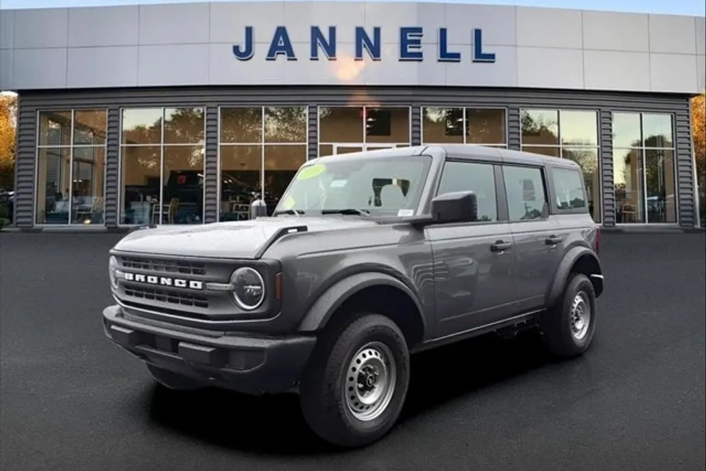 2025 Ford Bronco Base photo 1