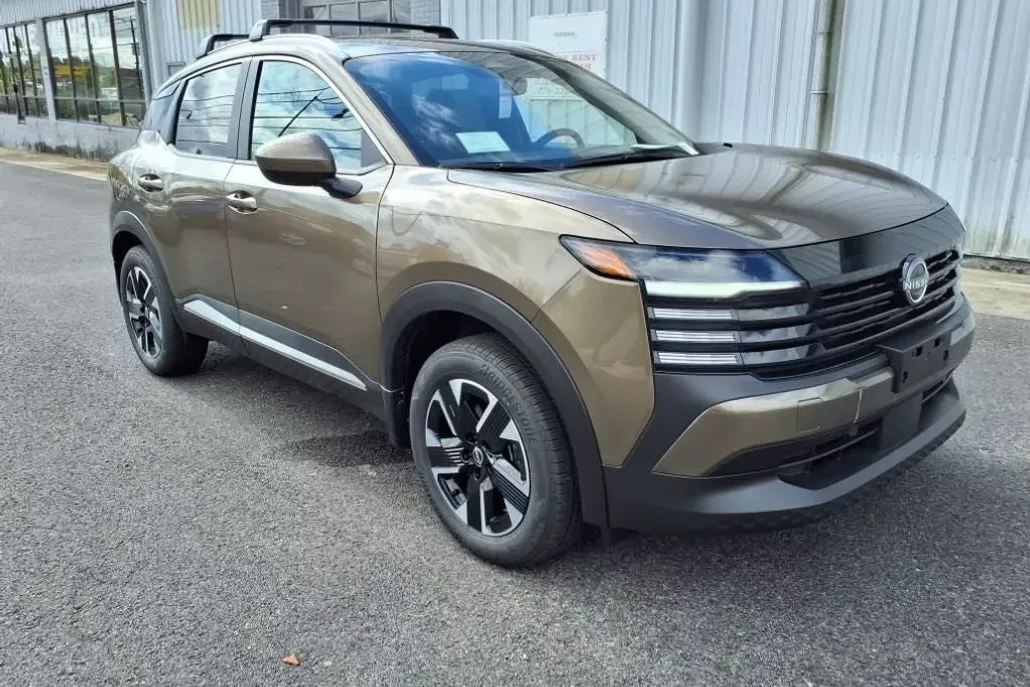 2025 Nissan Kicks SV photo 1