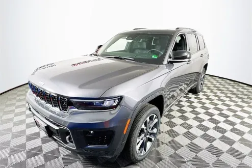 2025 Jeep Grand Cherokee Overland photo 3