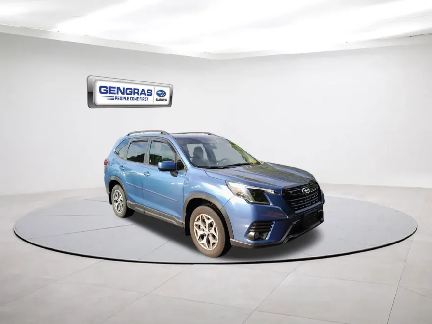 2023 Subaru Forester Premium photo 1
