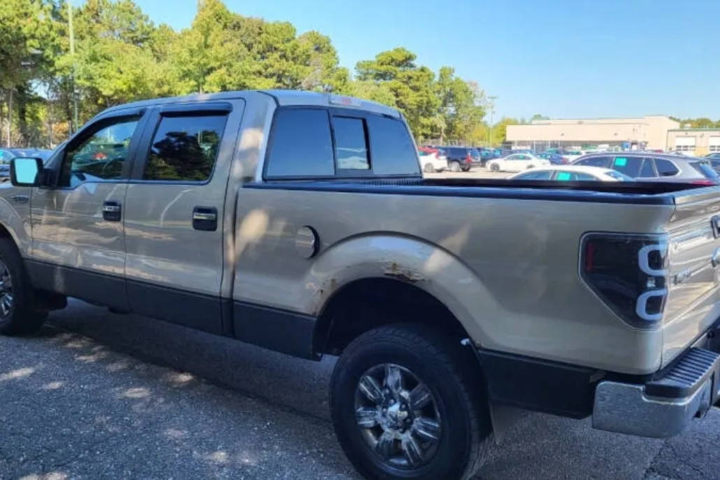 2010 Ford F-150 XLT photo 1