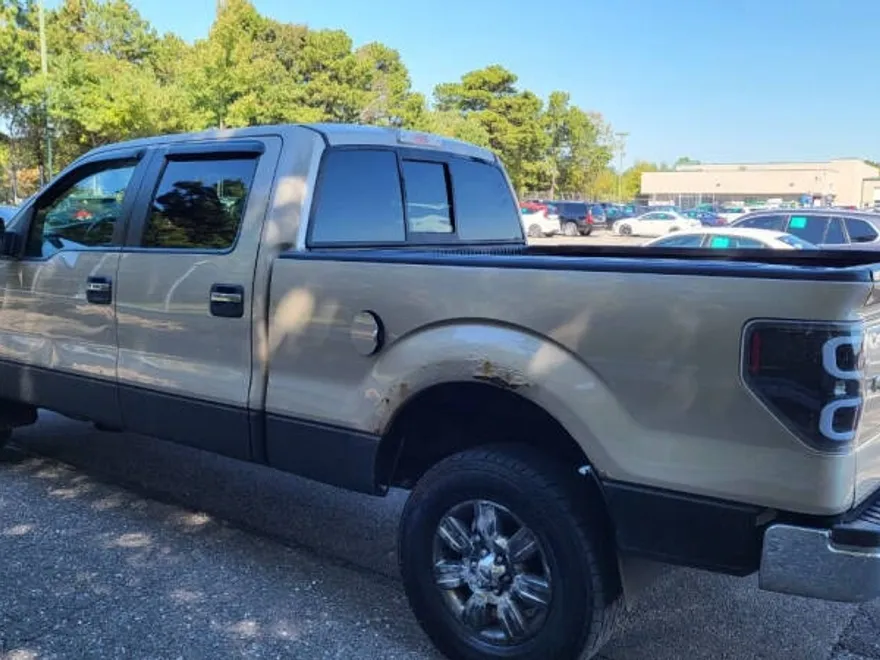2010 Ford F-150 XLT photo 1