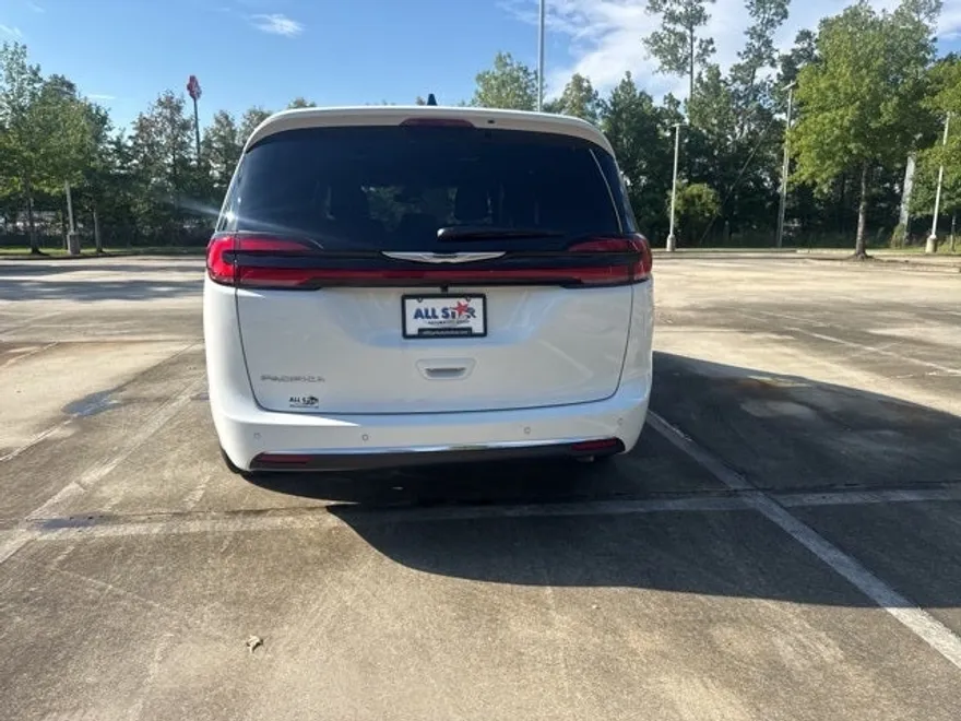 2026 Chrysler Pacifica photo 1