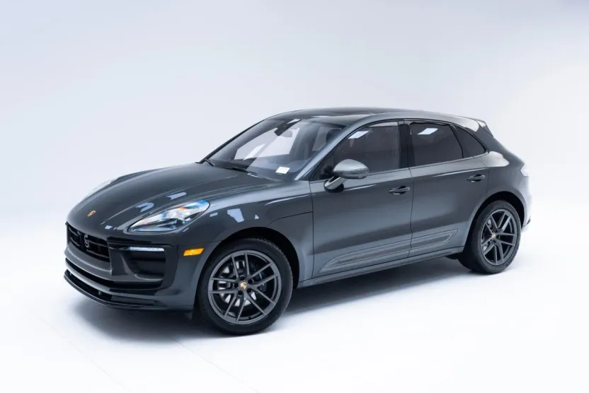 2025 Porsche Macan T photo 1