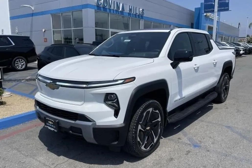 2026 Chevrolet Silverado EV LT photo 1