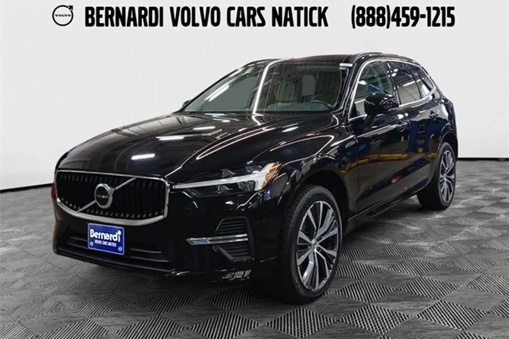 2022 Volvo XC60 B5 Momentum photo 1