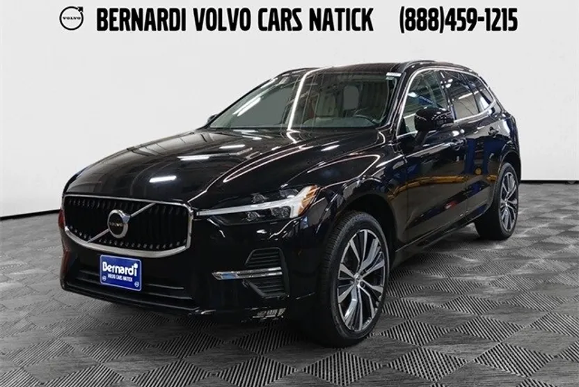 2022 Volvo XC60 B5 Momentum photo 1
