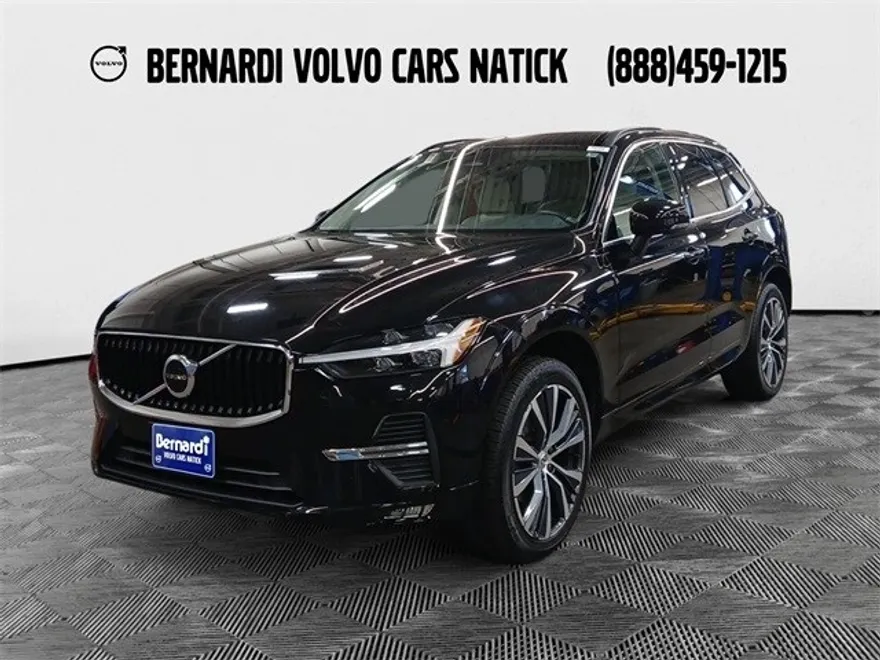 2022 Volvo XC60 B5 Momentum photo 1