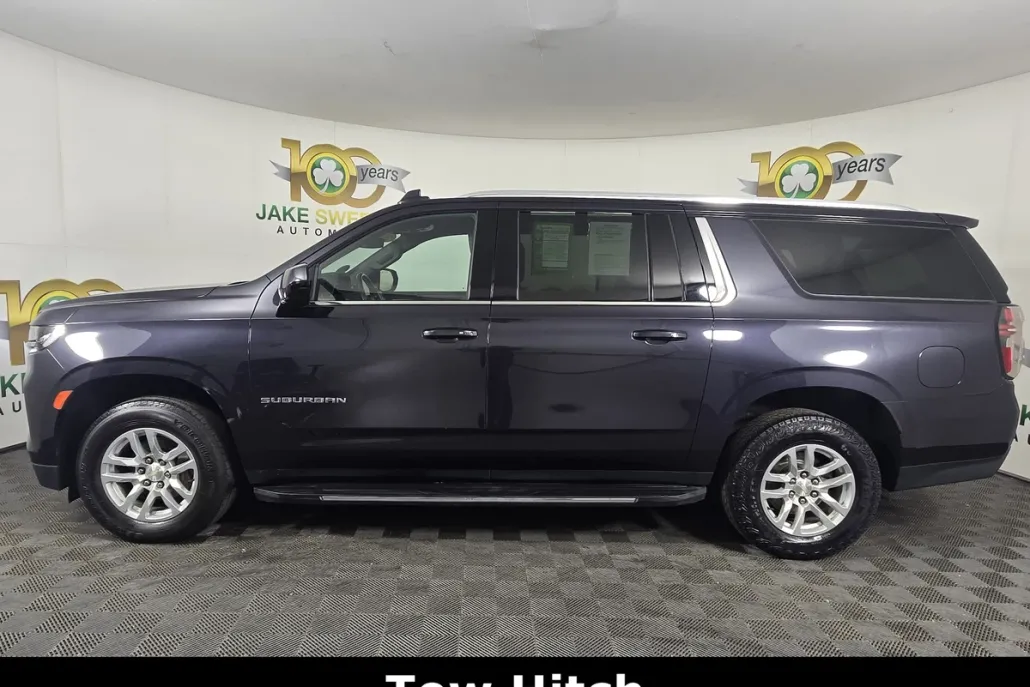 2022 Chevrolet Suburban LT photo 1