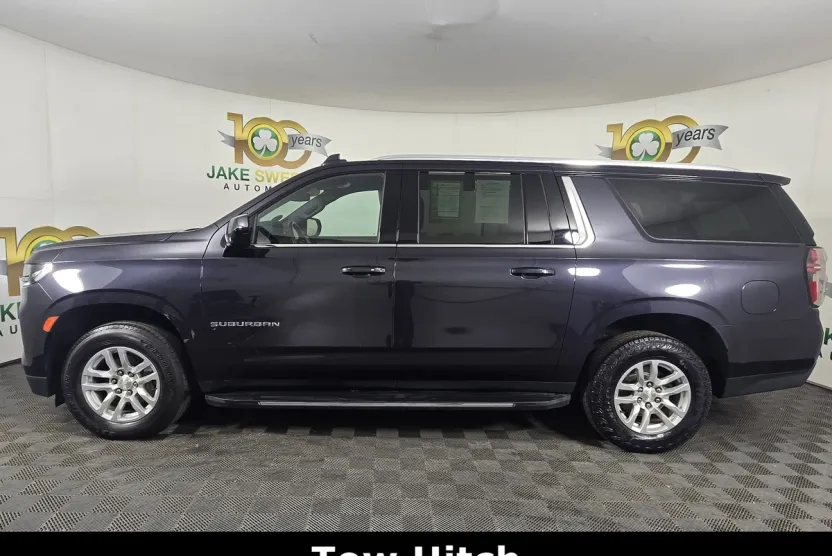 2022 Chevrolet Suburban LT photo 1