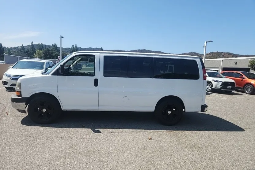 2011 Chevrolet Express 1500 photo 1
