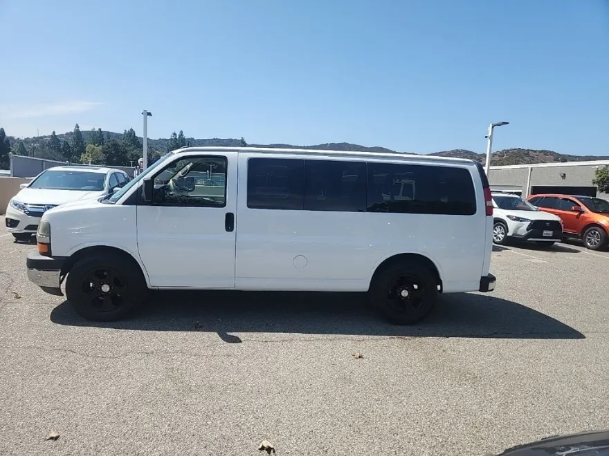 2011 Chevrolet Express 1500 photo 1