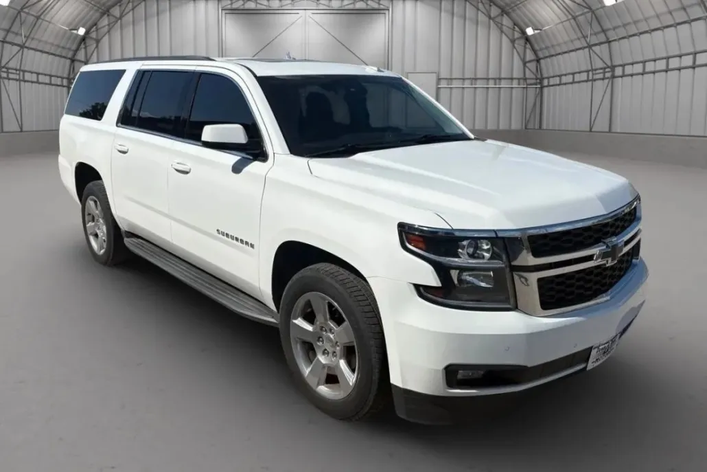 2016 Chevrolet Suburban LT photo 1