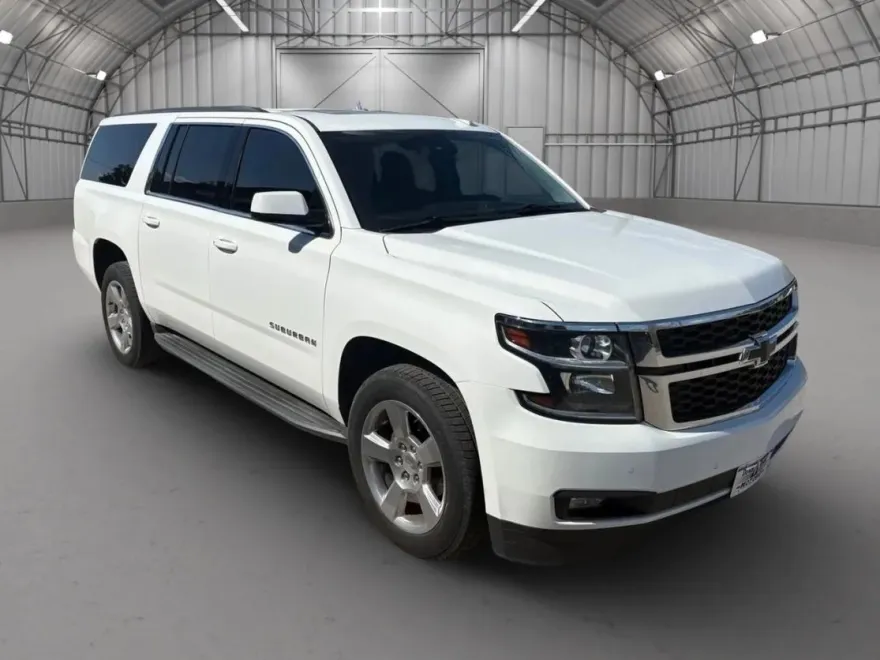 2016 Chevrolet Suburban LT photo 1