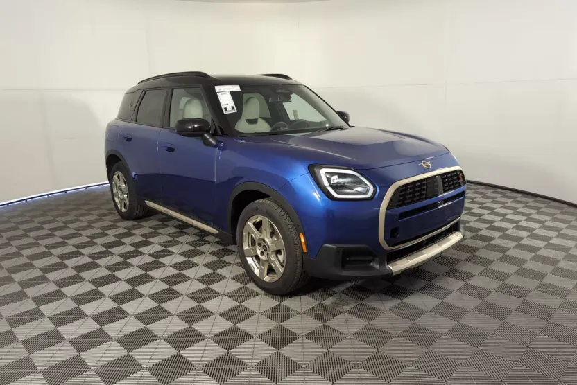 2025 Mini Countryman Iconic photo 1