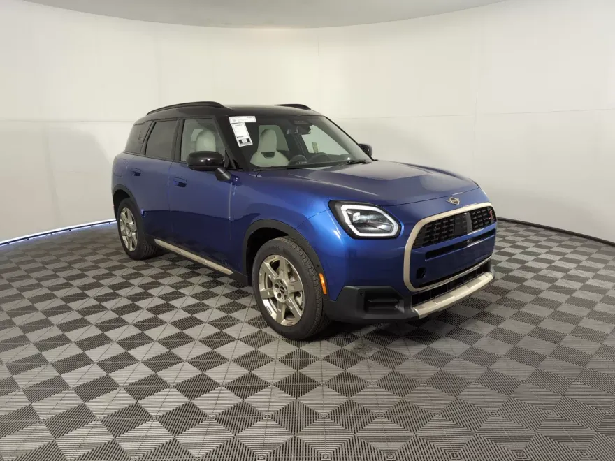 2025 Mini Countryman Iconic photo 1
