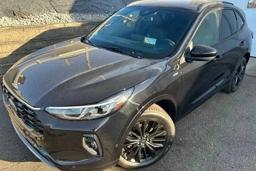 2023 Ford Escape ST-Line Elite photo 1