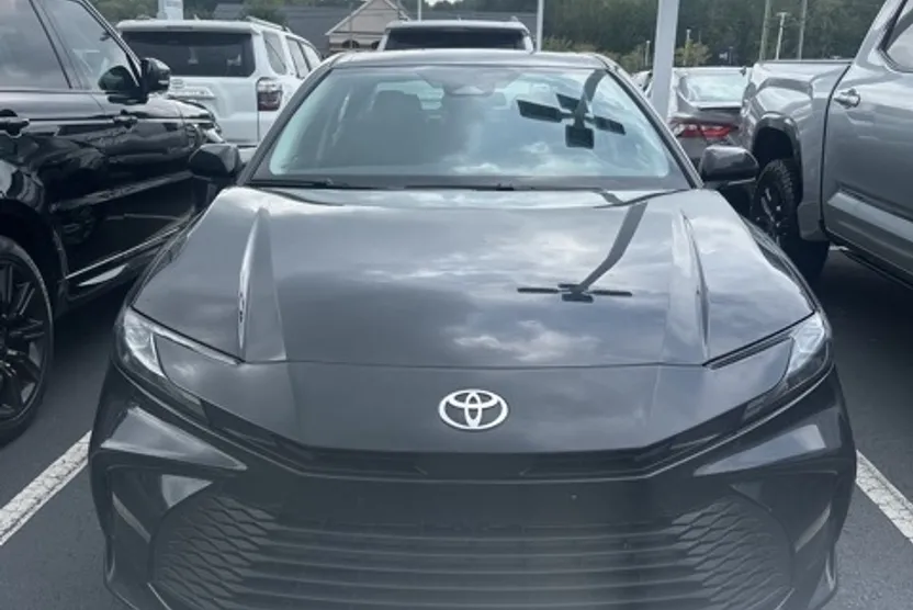 2025 Toyota Camry LE photo 1