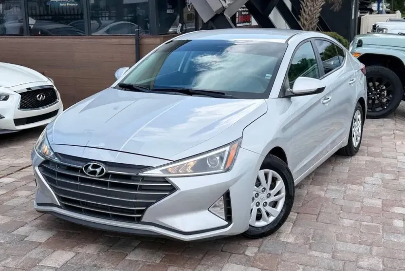 2019 Hyundai Elantra SE photo 1