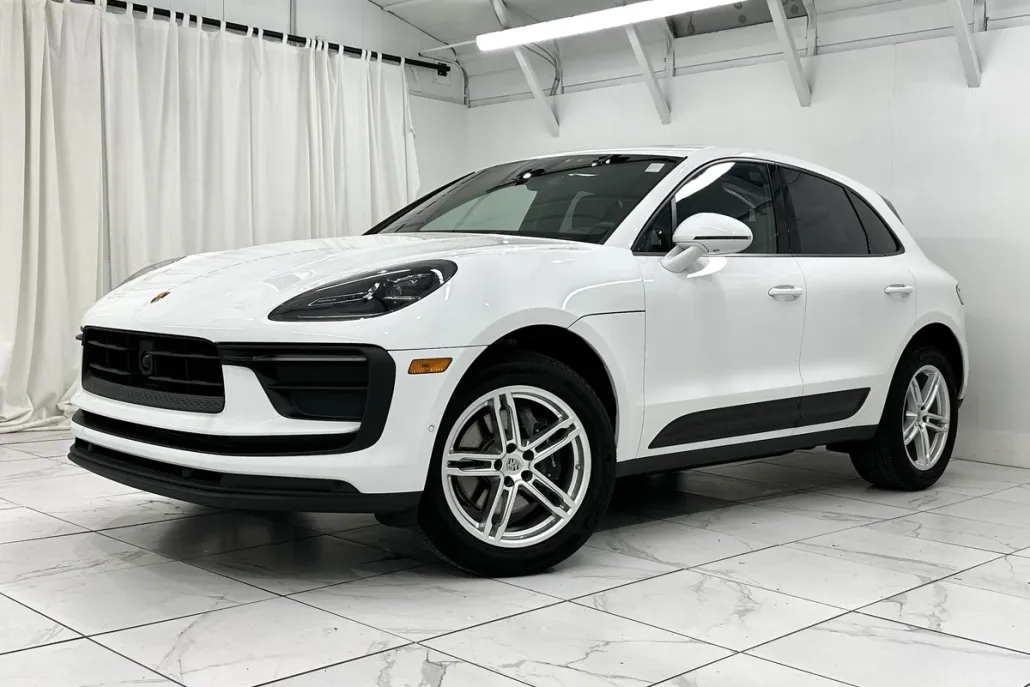 2024 Porsche Macan Base photo 1