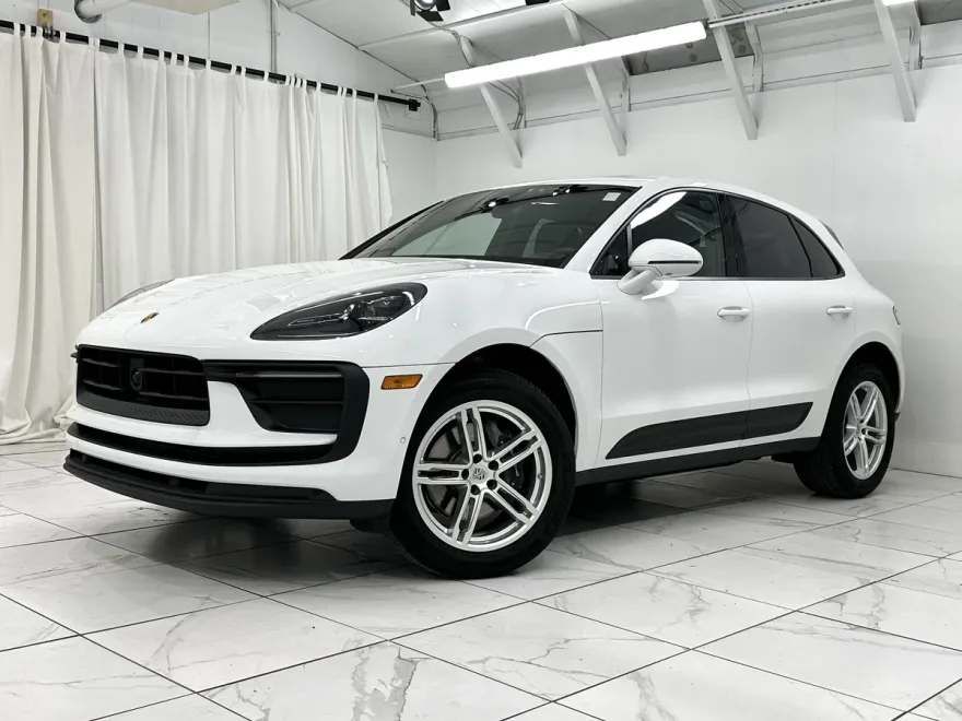 2024 Porsche Macan Base photo 1