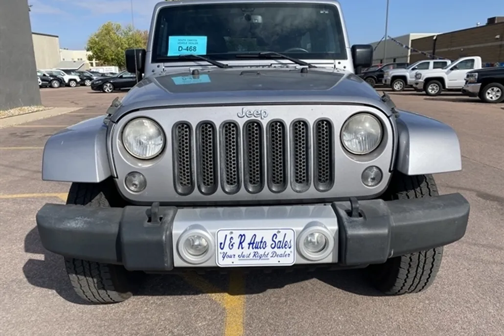 2015 Jeep Wrangler Unlimited Sahara photo 1