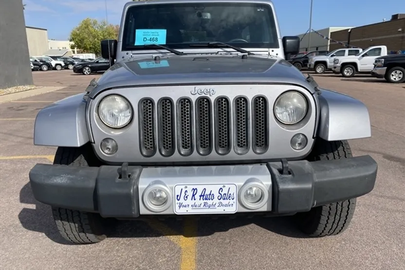 2015 Jeep Wrangler Unlimited Sahara photo 1