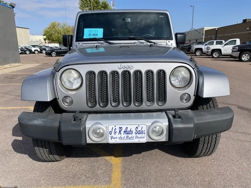 2015 Jeep Wrangler Unlimited Sahara photo 1