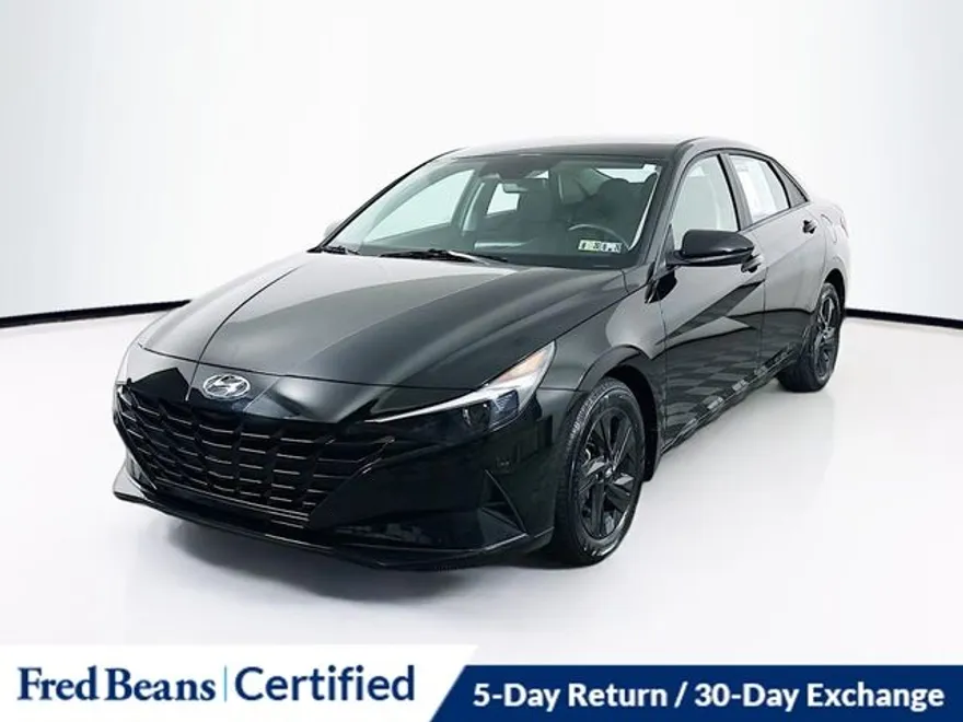2022 Hyundai Elantra SEL photo 1