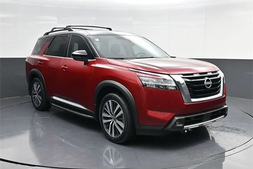 2022 Nissan Pathfinder Platinum photo 1