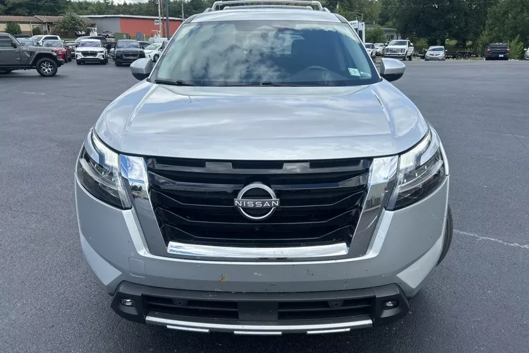 2022 Nissan Pathfinder SL photo 1