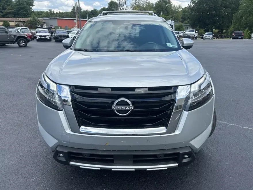 2022 Nissan Pathfinder SL photo 1