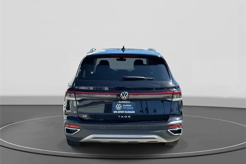 2025 Volkswagen Taos SE photo 1