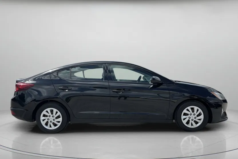 2019 Hyundai Elantra SE photo 1
