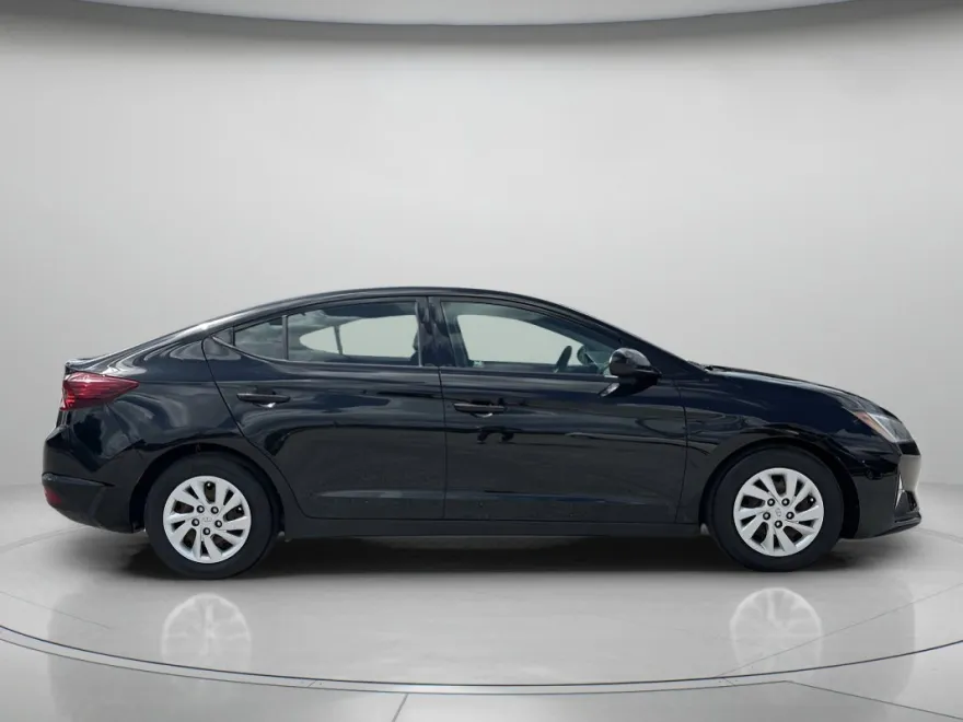 2019 Hyundai Elantra SE photo 1