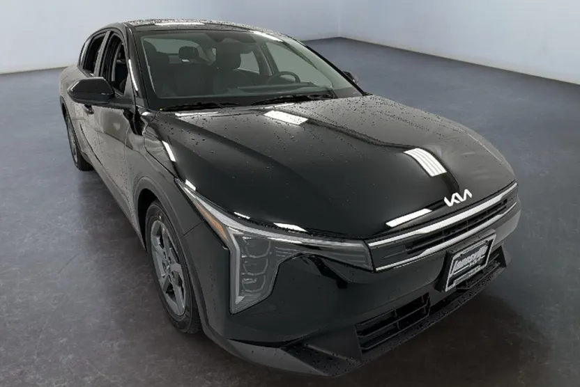 2025 Kia K4 LXS photo 1