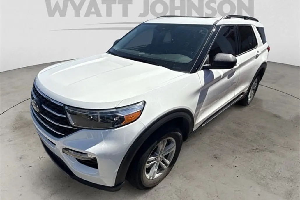 2022 Ford Explorer XLT photo 1