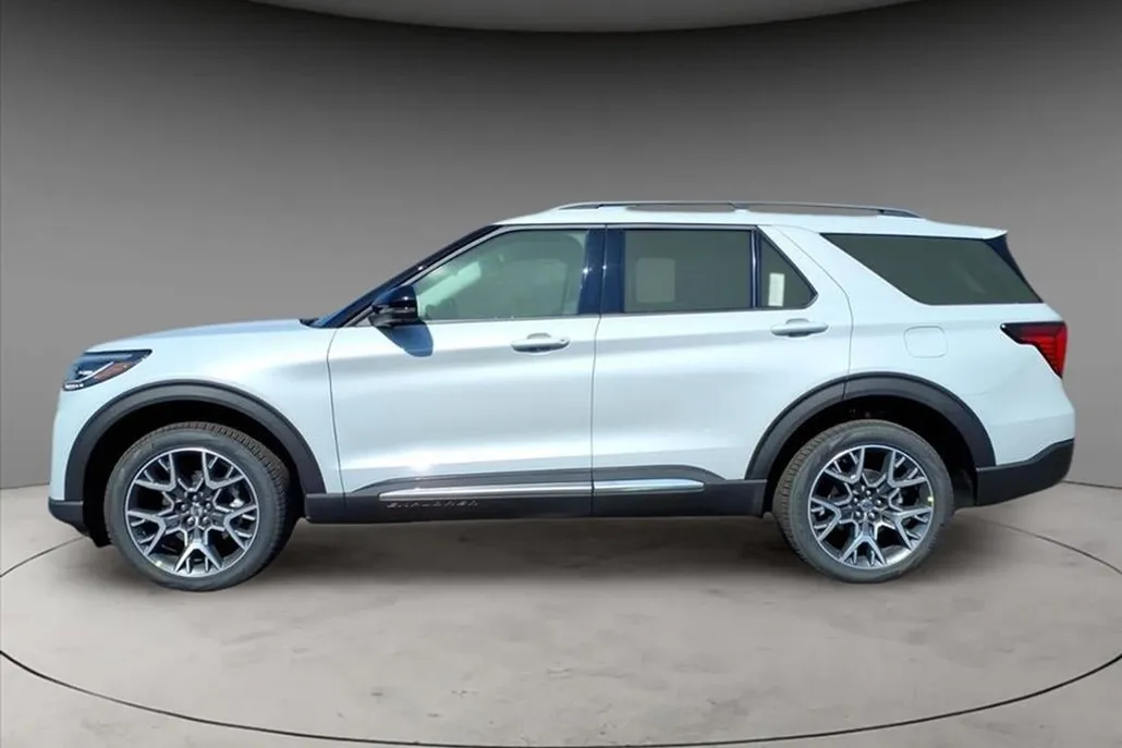 2025 Ford Explorer Platinum photo 1