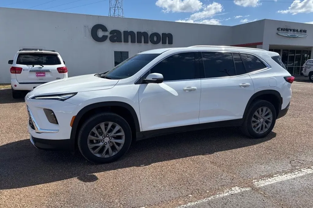 2025 Buick Enclave Preferred photo 1