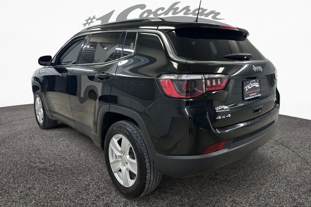 2022 Jeep Compass Latitude photo 1