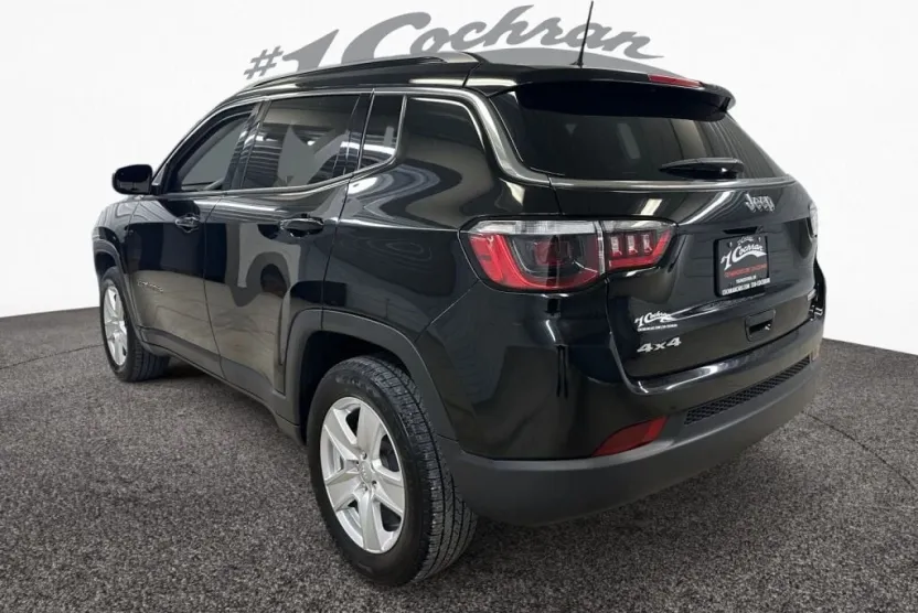 2022 Jeep Compass Latitude photo 1