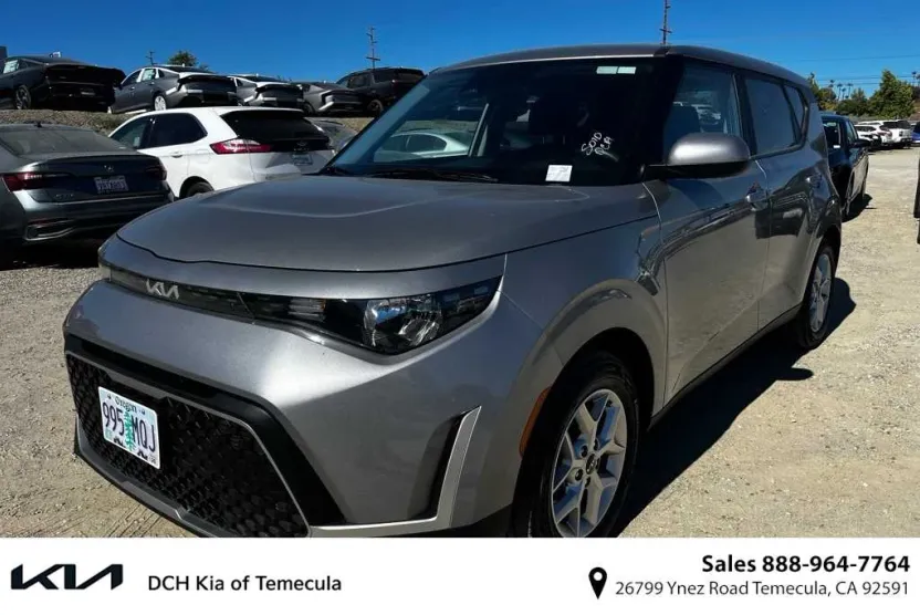 2023 Kia Soul LX photo 1