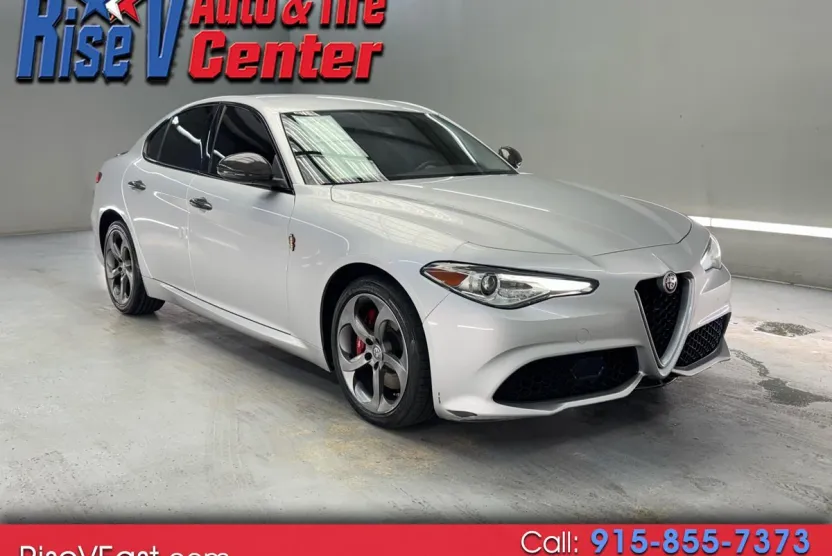 2018 Alfa Romeo Giulia photo 1