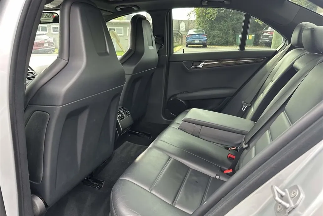 2010 Mercedes Benz C 63 AMG Sedan photo 1